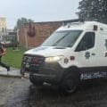 Mujer resulta lesionada por caída de árbol durante lluvia en la colonia La Paz