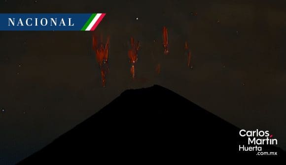 Espectáculo natural: Captan ‘sprites’ rojos sobre el Volcán de Fuego en Colima