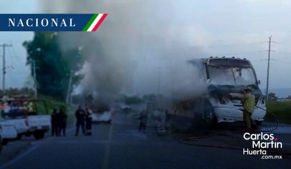 Indignación en Salamanca: Comando armado incendia transporte público de Guanajuato