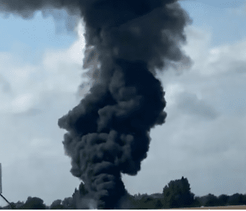 Tragedia en Londres: avioneta se estrella tras despegar en Southend y provoca gran explosión