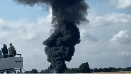 Tragedia en Londres: avioneta se estrella tras despegar en Southend y provoca gran explosión