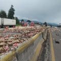Tragedia en la México-Puebla: Conductor fallece en volcadura de tráiler