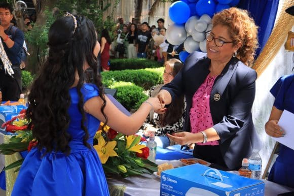 Desde el SMDIF seguiremos apoyando a las escuelas con acciones concretas que se reflejen en su bienestar: Tere Alfaro