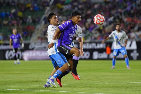 Mazatlán derrota 2-1 al Puebla en El Encanto y sigue invicto