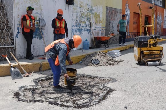 Programa “Bachetón” tapa más de 5,617 baches en Puebla para mejorar espacios públicos