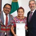 Rigoberta Menchú, Nobel de la Paz, recibe la nacionalidad mexicana