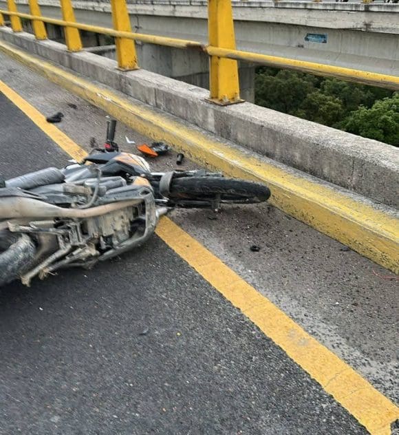 Trágico accidente en periférico: Motociclista pierde la vida en Puebla