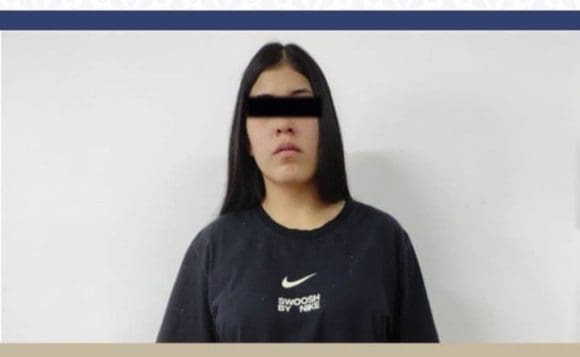 Cateó la FGE inmueble presuntamente utilizado para actividades de narcomenudeo; hay una mujer detenida