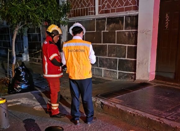 Atiende Protección Civil corto circuito en coordinación con la CFE en el Centro Histórico de Puebla