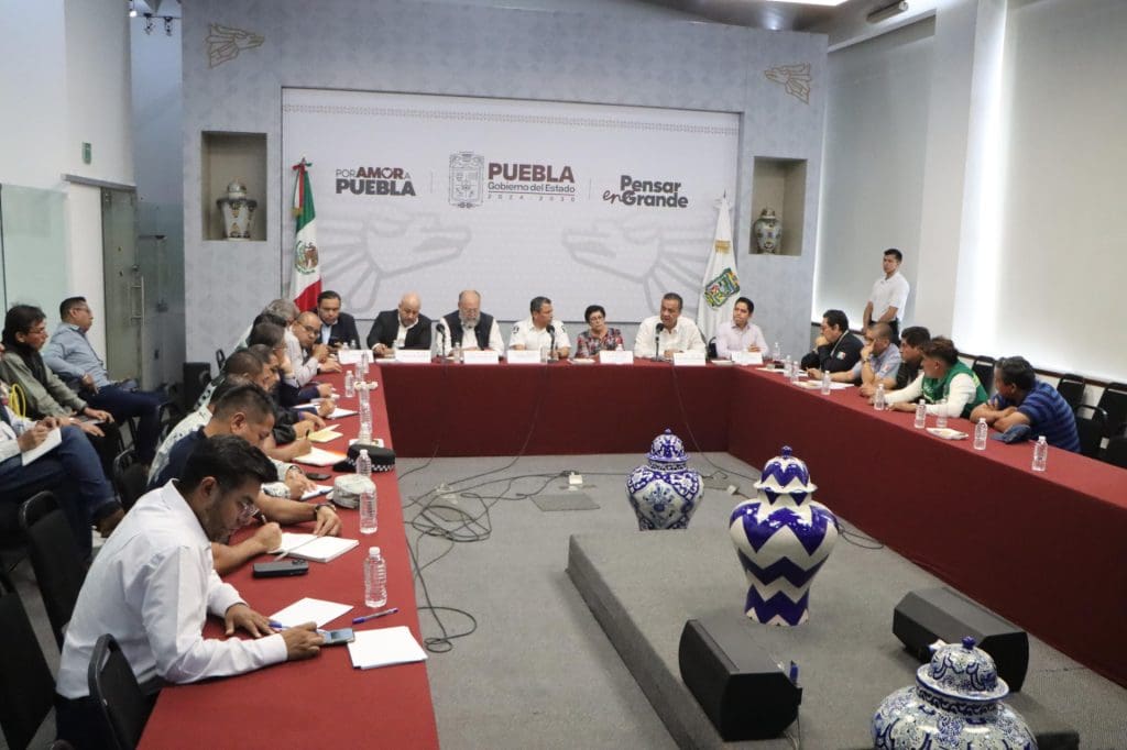 thumbnail 01 Se reabren carreteras poblanas tras dialogo y acuerdos con transportistas de la AMOTAC 1