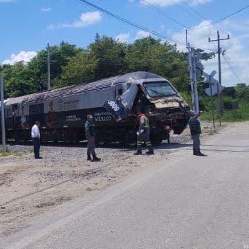 Tren Interoceánico choca contra tráiler en Macuspana, Tabasco; no hay lesionados graves