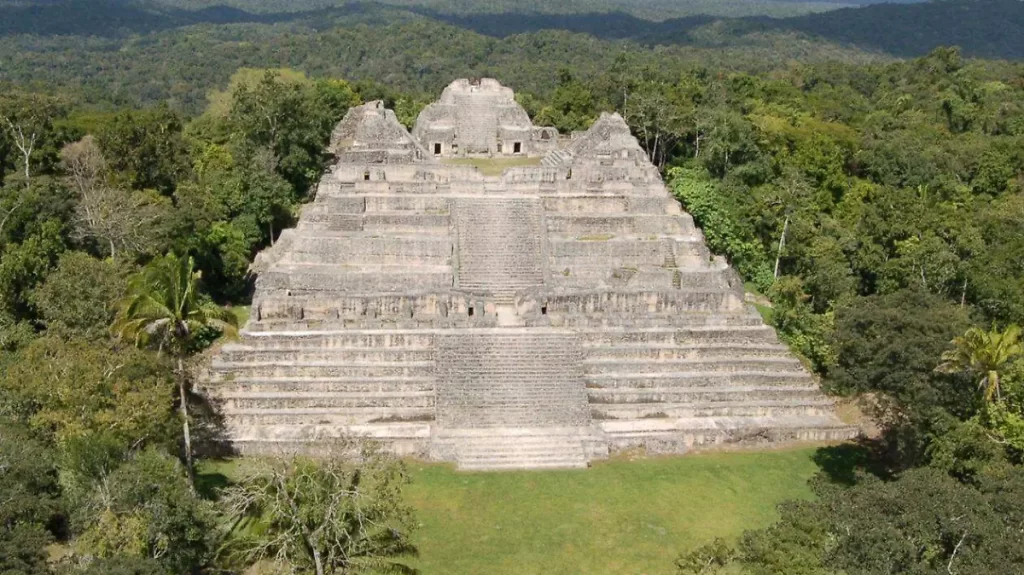 ¡Hallazgo histórico! Descubren tumba milenaria de gobernante maya en Belice 2 ¡Hallazgo historico Descubren tumba milenaria de gobernante maya en Belice 2
