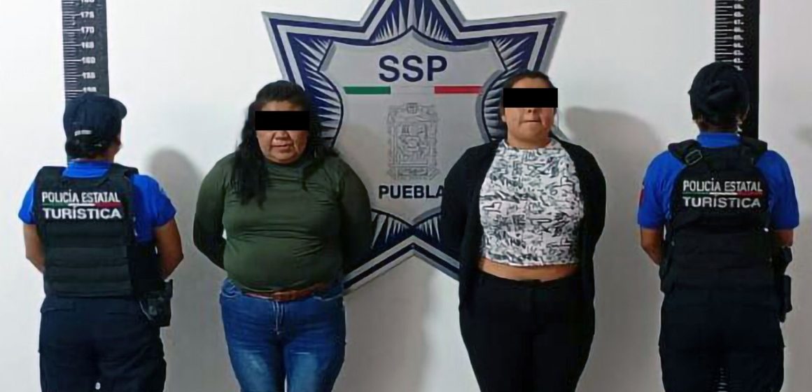 Detienen a dos mujeres por robo de celulares en el sistema RUTA de Puebla
