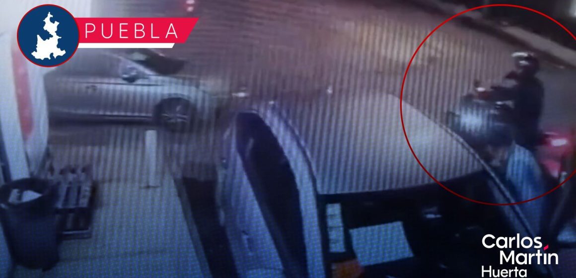 A punta de pistola, le roban vehículo a un señor en Xonacatepec