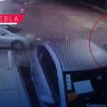 A punta de pistola, le roban vehículo a un señor en Xonacatepec