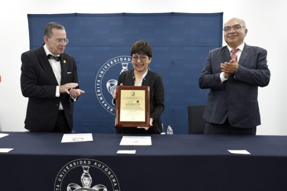 Licenciatura en Medicina General y Comunitaria de la BUAP recibe acreditación internacional de COMAEM