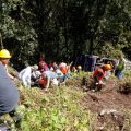 Saldo de 3 muertos y 21 heridos dejó accidente de autobús en Huauchinango