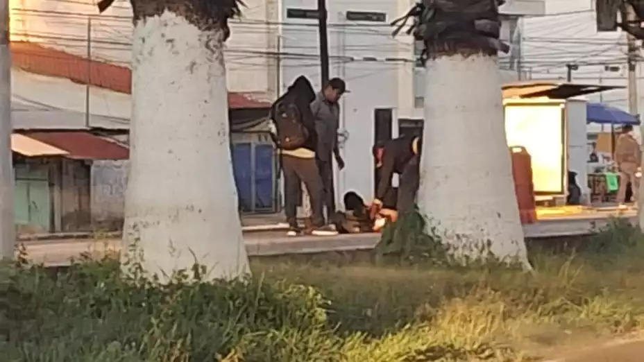 Accidente en la Puebla-Tehuacán: Mujer sufre graves lesiones tras ser embestida por transporte público