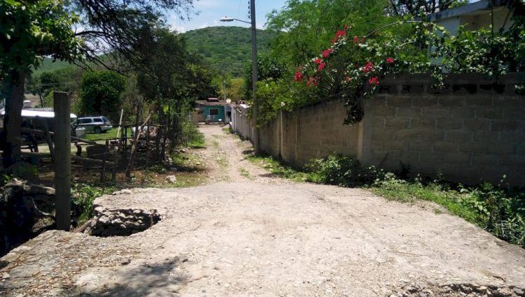 Asesinan a machetazos a presunto ladrón en Chietla