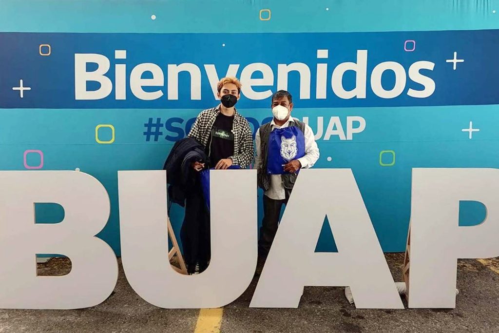 A los 72 años, José Luis Salazar cumple su sueño de estudiar Ciencias Políticas en la BUAP 1 B BUAP 35