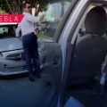 Chofer de plataforma huye con hombre en el cofre tras accidente en la 11 Sur