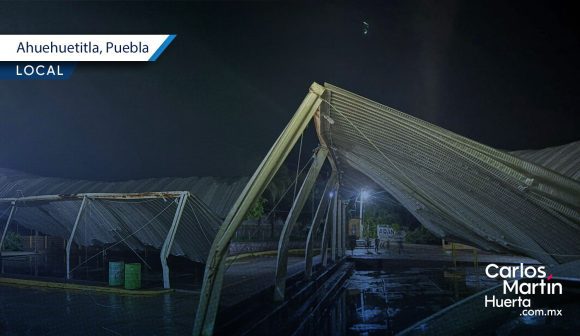 Colapsa techumbre de cancha en Ahuehuetitla tras fuertes lluvias