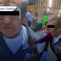 Comerciantes de Izúcar atrapan a ladrón y lo exhiben con letrero de “Soy rata” en el Mercado Revolución