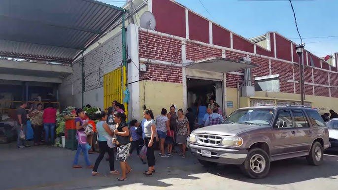 Comerciantes de Izúcar atrapan a ladrón y lo exhiben con letrero de "Soy rata" en el Mercado Revolución 2 Comerciantes de Izucar atrapan a ladron y lo exhiben con letrero de 22Soy rata22 en el Mercado Revolucion 4
