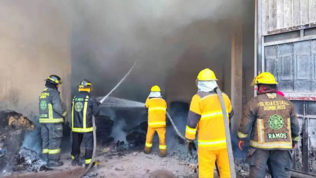 Controlan incendio en baños de vapor de Cuautlancingo; no se reportan heridos