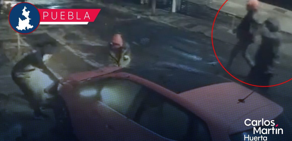 En segundos, roban faros a vehículo en Galaxias Amalucan