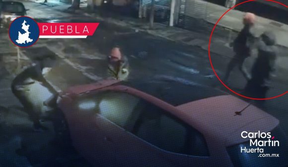En segundos, roban faros a vehículo en Galaxias Amalucan