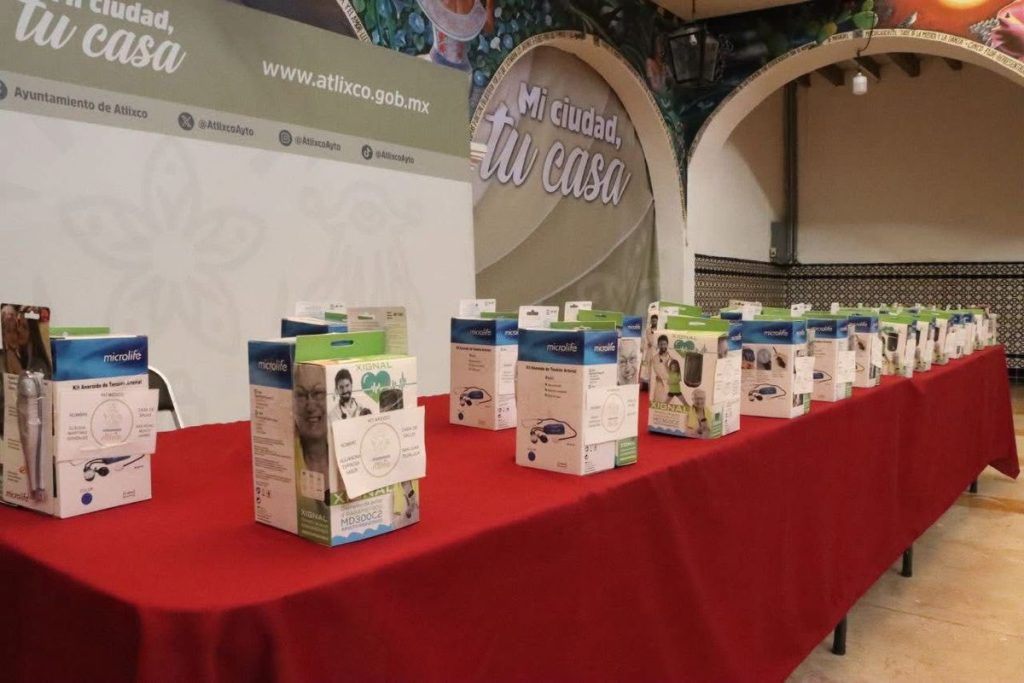 Entregan kits medicos a 30 Casas de la Salud en Atlixco 2