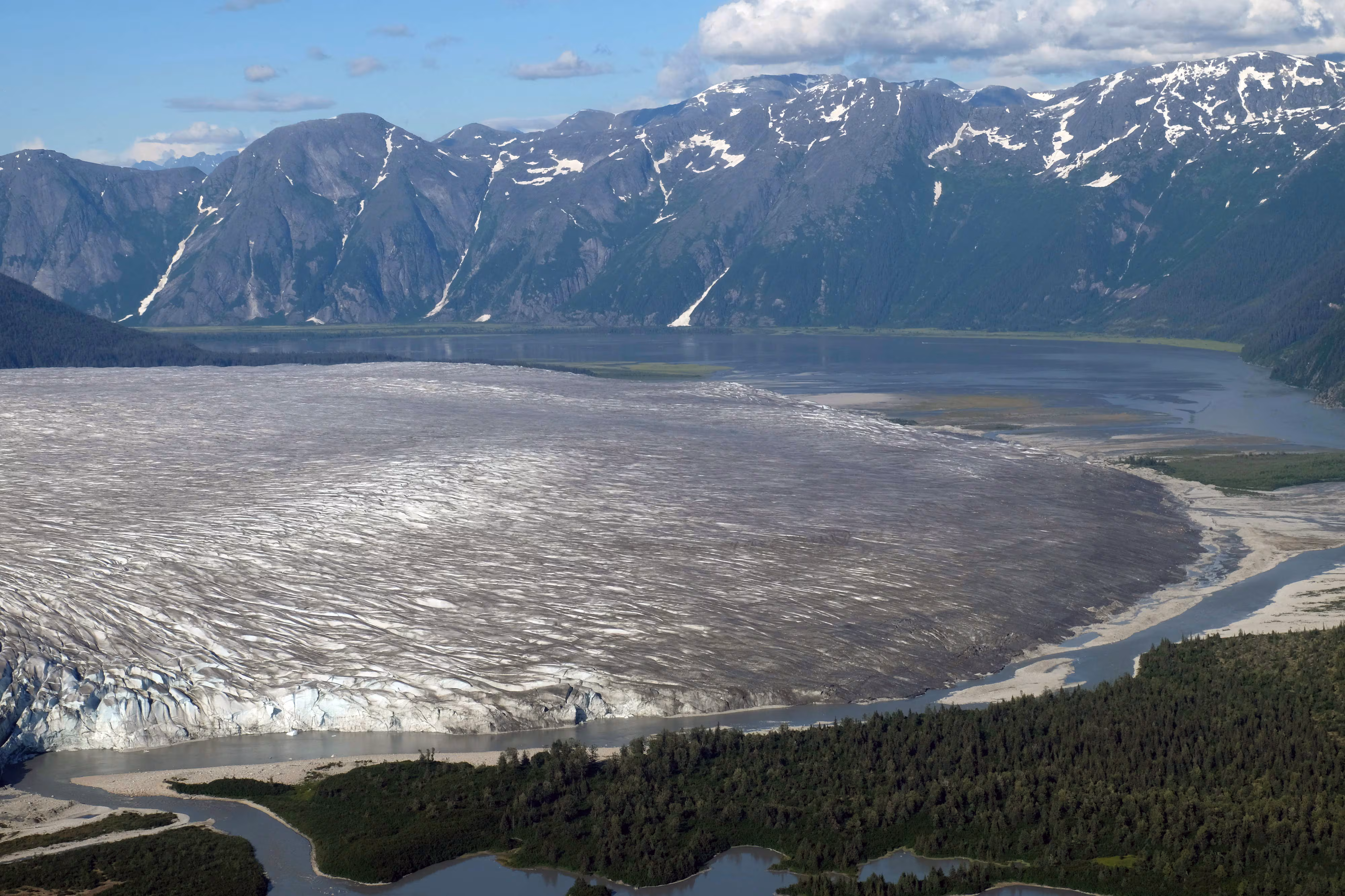Evacuación masiva en Alaska por riesgo de inundación tras derretimiento de glaciar 2 Evacuacion masiva en Alaska por riesgo de inundacion tras derretimiento de glaciar 2