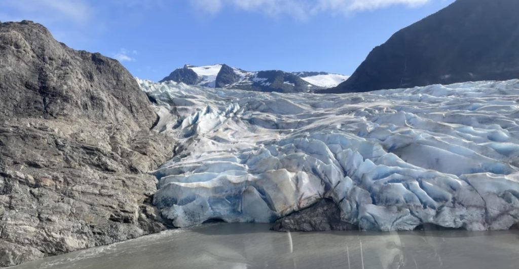 Evacuación masiva en Alaska por riesgo de inundación tras derretimiento de glaciar 1 Evacuación masiva en Alaska por riesgo de inundación tras derretimiento de glaciar