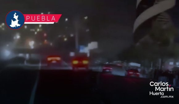 Exhiben nuevos arrancones en la Vía Atlixcáyotl pese a accidente mortal del fin de semana