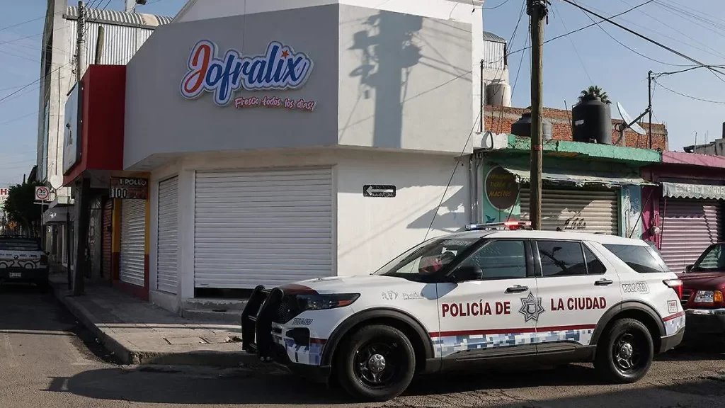 Frustran robo en rosticería "Jofralix" de la 10 de Mayo; hay cuatro personas detenidas