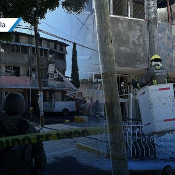 Incendio consume maquiladora en la colonia Aquiles Serdán de Tehuacán; no se reportan lesionados