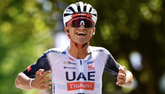 Isaac del Toro se corona campeón de la Vuelta a Burgos tras una épica remontada