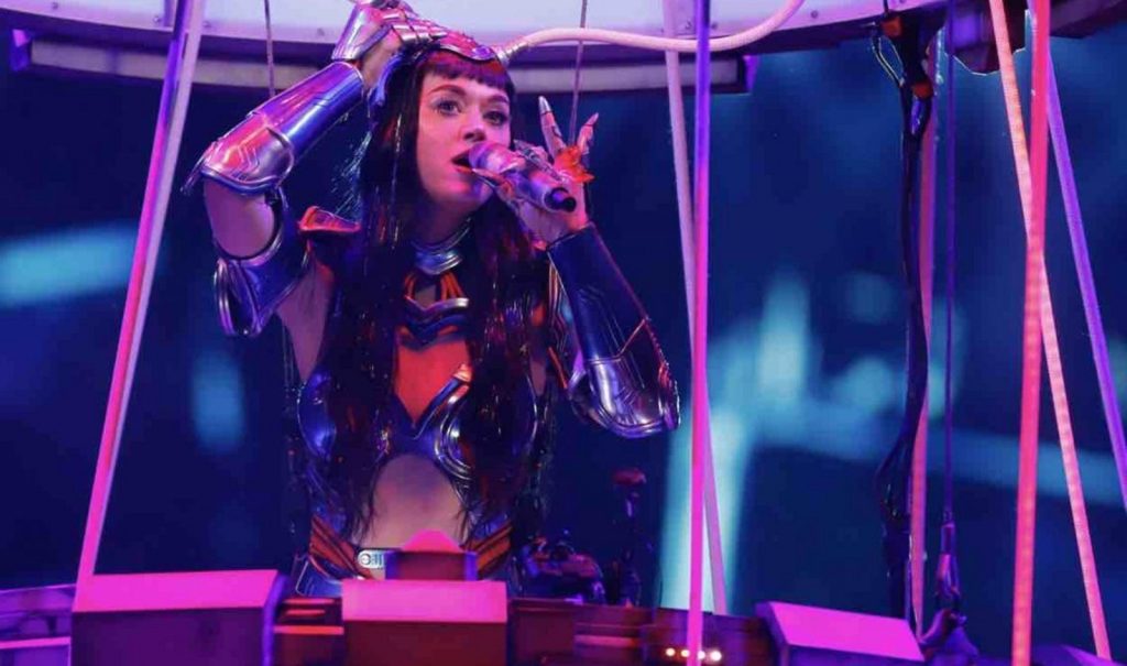 Katy Perry sufre descarga electrica durante su concierto en Carolina del Norte 4