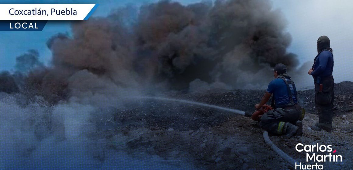 Logran controlar incendio en relleno sanitario de Coxcatlán tras más de 12 horas de trabajo