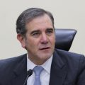 SCJN ampara a Lorenzo Córdova y ordena a la SEP eliminarlo de libros de texto por afectar su reputación
