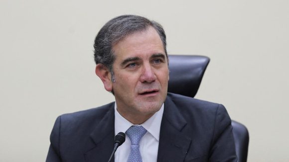 SCJN ampara a Lorenzo Córdova y ordena a la SEP eliminarlo de libros de texto por afectar su reputación