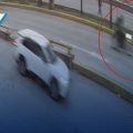 Madre no se fija al cruzar y provoca que motocicleta impacta a sus hijos en Atlixco