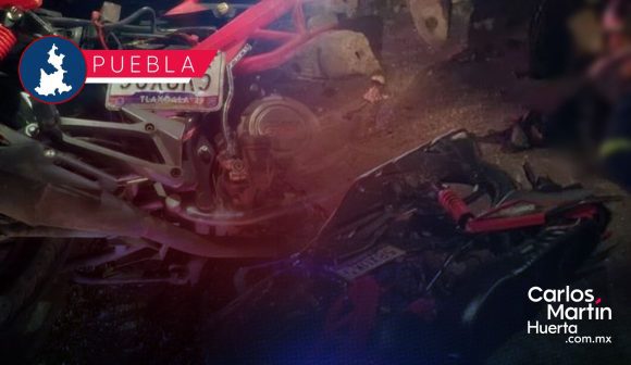 Motociclista pierde la vida tras derrapar y chocar contra valla en la autopista México-Puebla