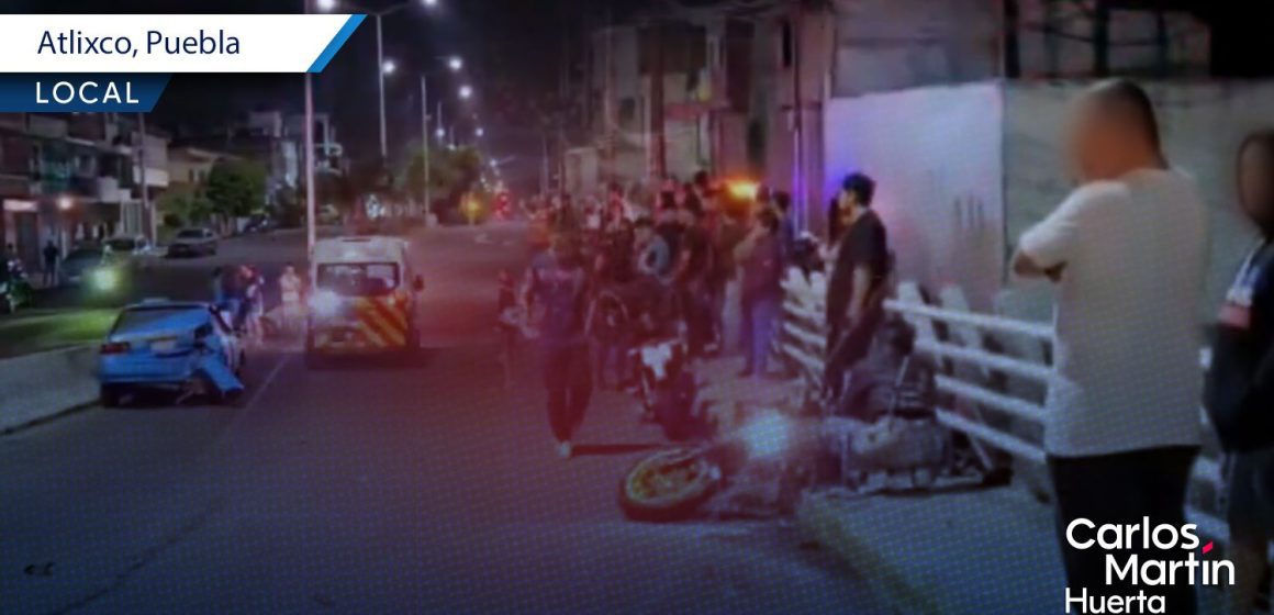 Muere mujer tras choque de motocicleta contra taxi en Atlixco