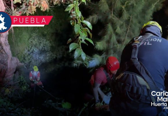 Mujer cae en una barranca en la colonia Joaquín Colombres; bomberos la rescatan
