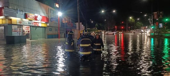 Atienden 13 puntos críticos tras fuerte lluvia en Puebla capital