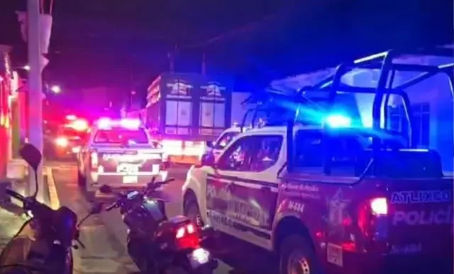 Persecución policial en Atlixco culmina con dos detenidos y aseguramiento de tractocamión 2 Persecucion policial en Atlixco culmina con dos detenidos y aseguramiento de tractocamion 3 e1755105836725