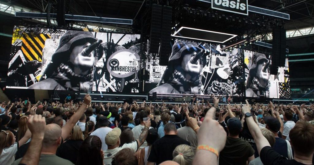 Tragedia durante concierto de Oasis en Wembley un hombre fallece tras caer de una grada 4