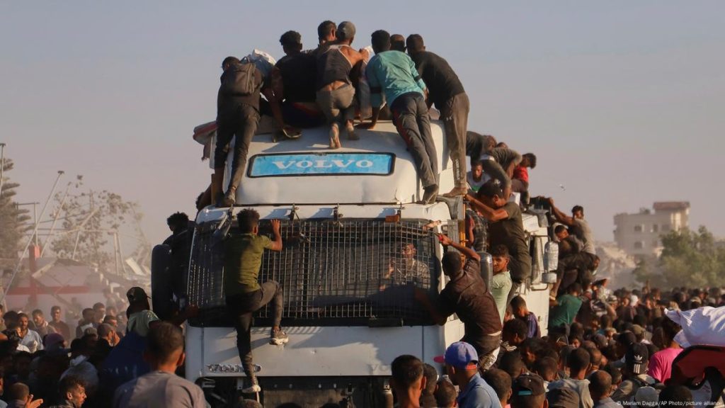 Tragedia en Gaza: Volcadura de camión con ayuda humanitaria deja 20 muertos